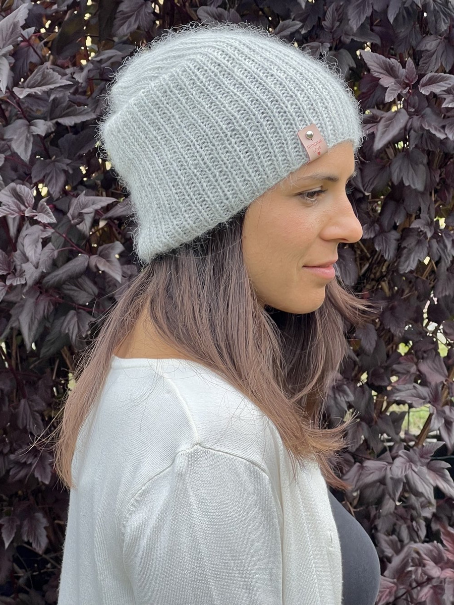 Handgemachte Damenmütze AUREA 100% Baby Merino plus Mohair und Seide 22/44 Hellgrau