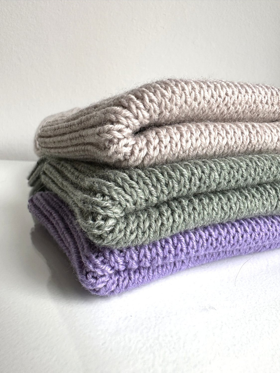 VARELLA Beanie-Mütze mit Umschlag 100% Baby-Merinowolle 14 Violett