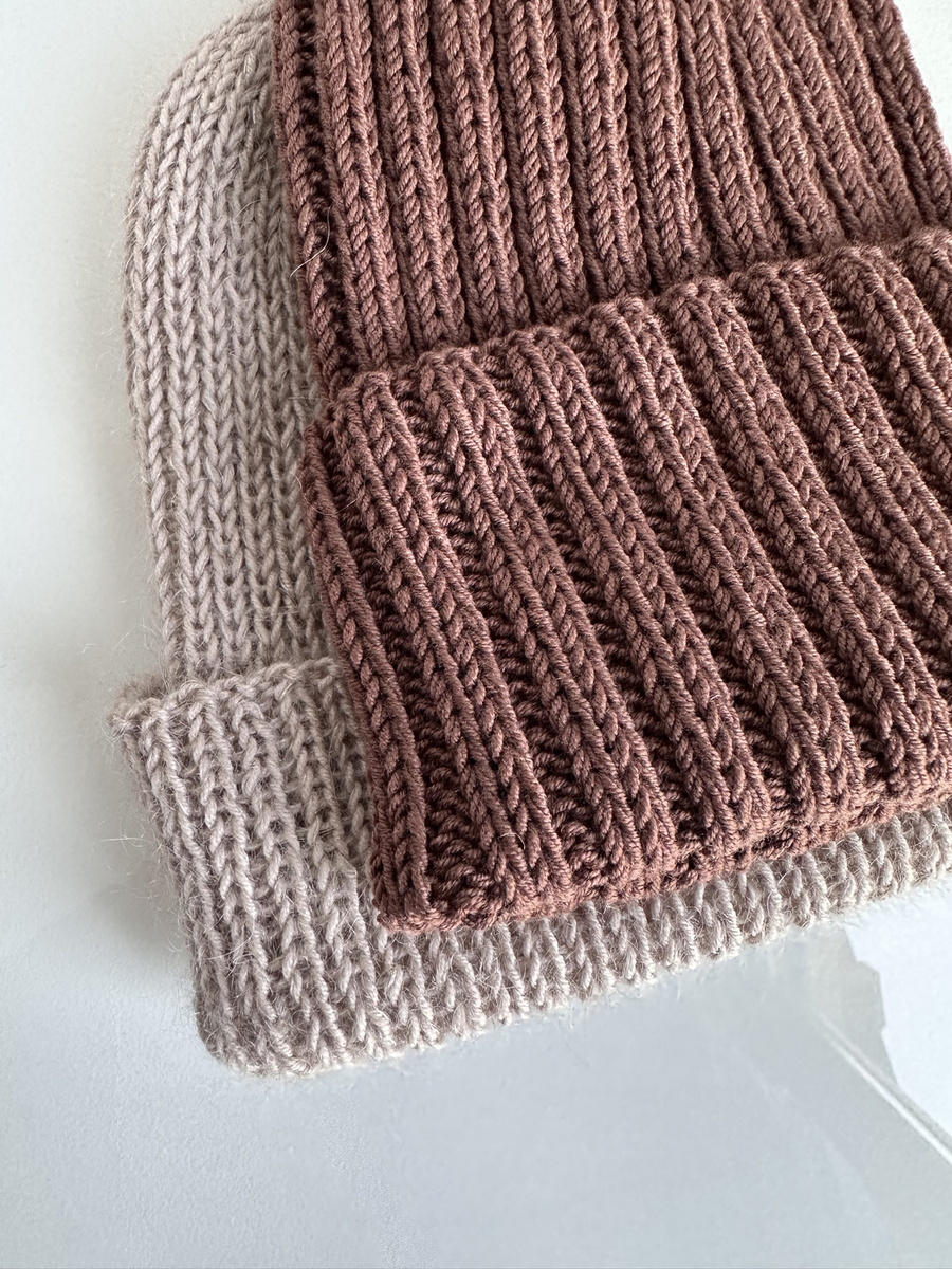 HELLI – czapka beanie z wełny baby merino 52 Czekolada, wywijana, jesienno-zimowa, unisex