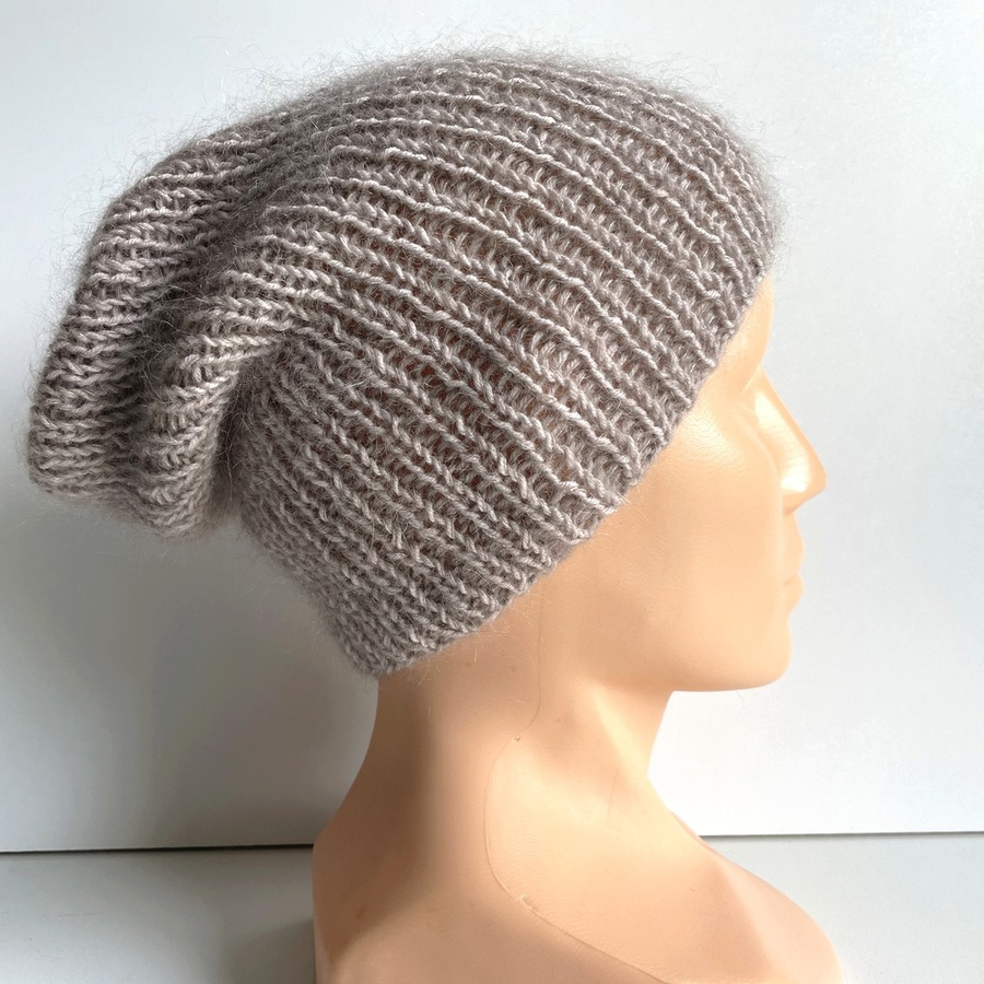 Handmade Czapka damska AUREA 100% Baby Merino plus moher i jedwab 23/20 Jasny Beż