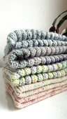 VARELLA Beanie-Mütze aus 100% Baby-Merinowolle mit Umschlag 101 Jagody & Śmietanka