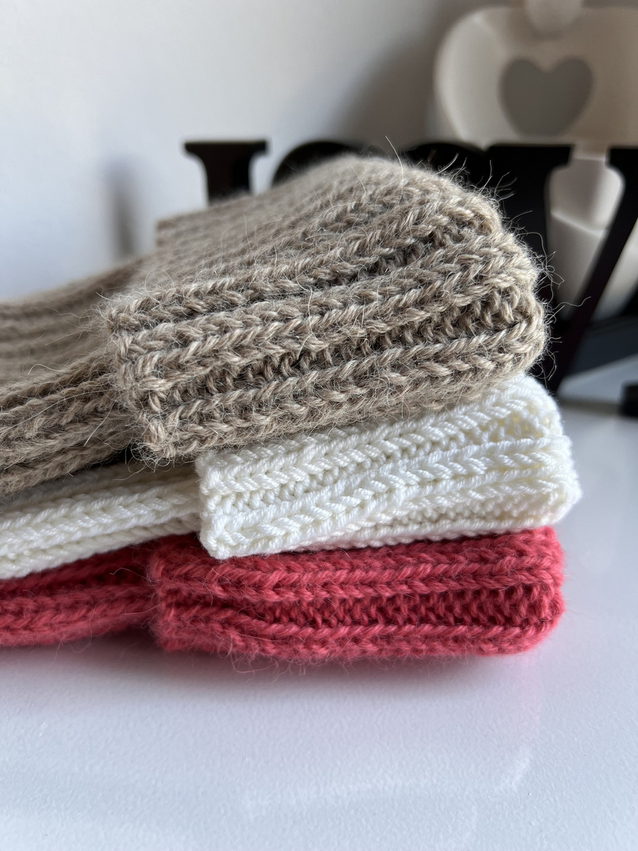 Wywijana czapka merino HELLI 100% Baby Merino 01 Biały