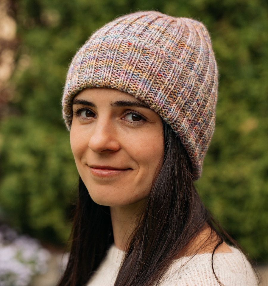 NELLI – ręcznie robiona czapka merino beanie 22 Fairytale różowa wywijana