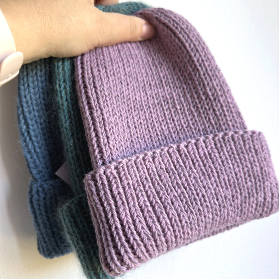 NANA – czapka wywijana z wełny baby merino 39 Fioletowa Orchidea