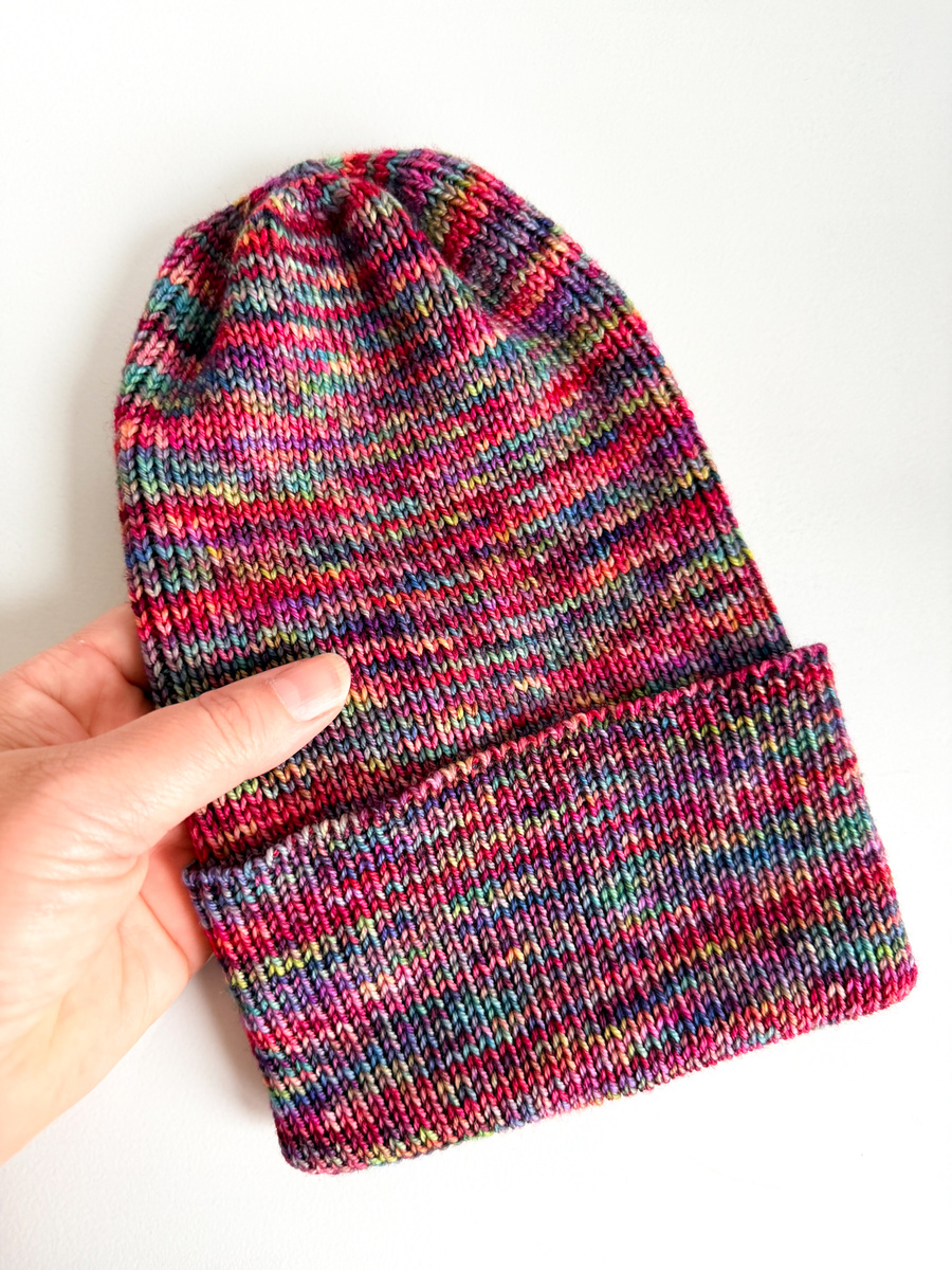 VARELLA 2.0 – czapka merino beanie wywijana 100% baby merino 005 Aniversario czerwono‑fioletowa jesienno‑zimowa