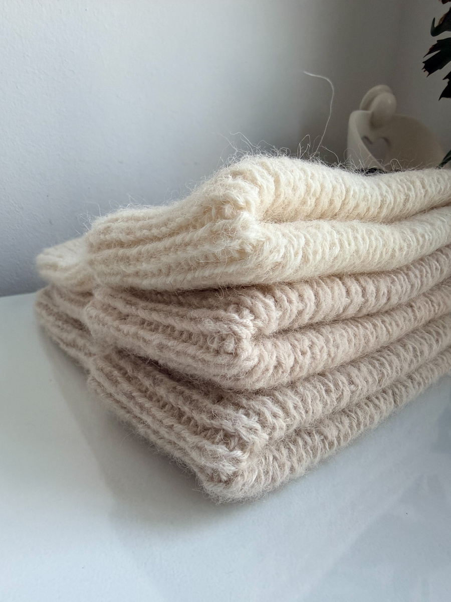 Ręcznie robiona czapka damska MORGANA Alpaka z Jedwabiem 9036/40 Marcepan