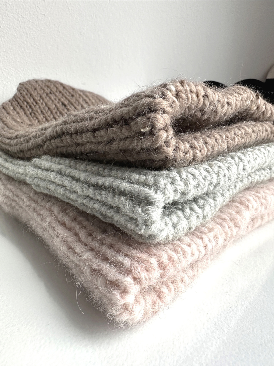 CHMURKA – podwójna czapka beanie z alpaki damska 33 Różowy Piasek