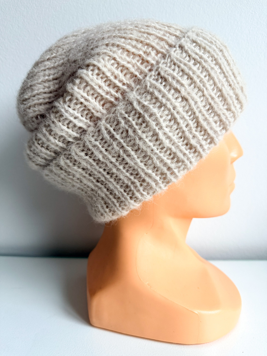 Ręcznie robiona czapka damska MORGANA Alpaka z Jedwabiem 9036/40 Marcepan