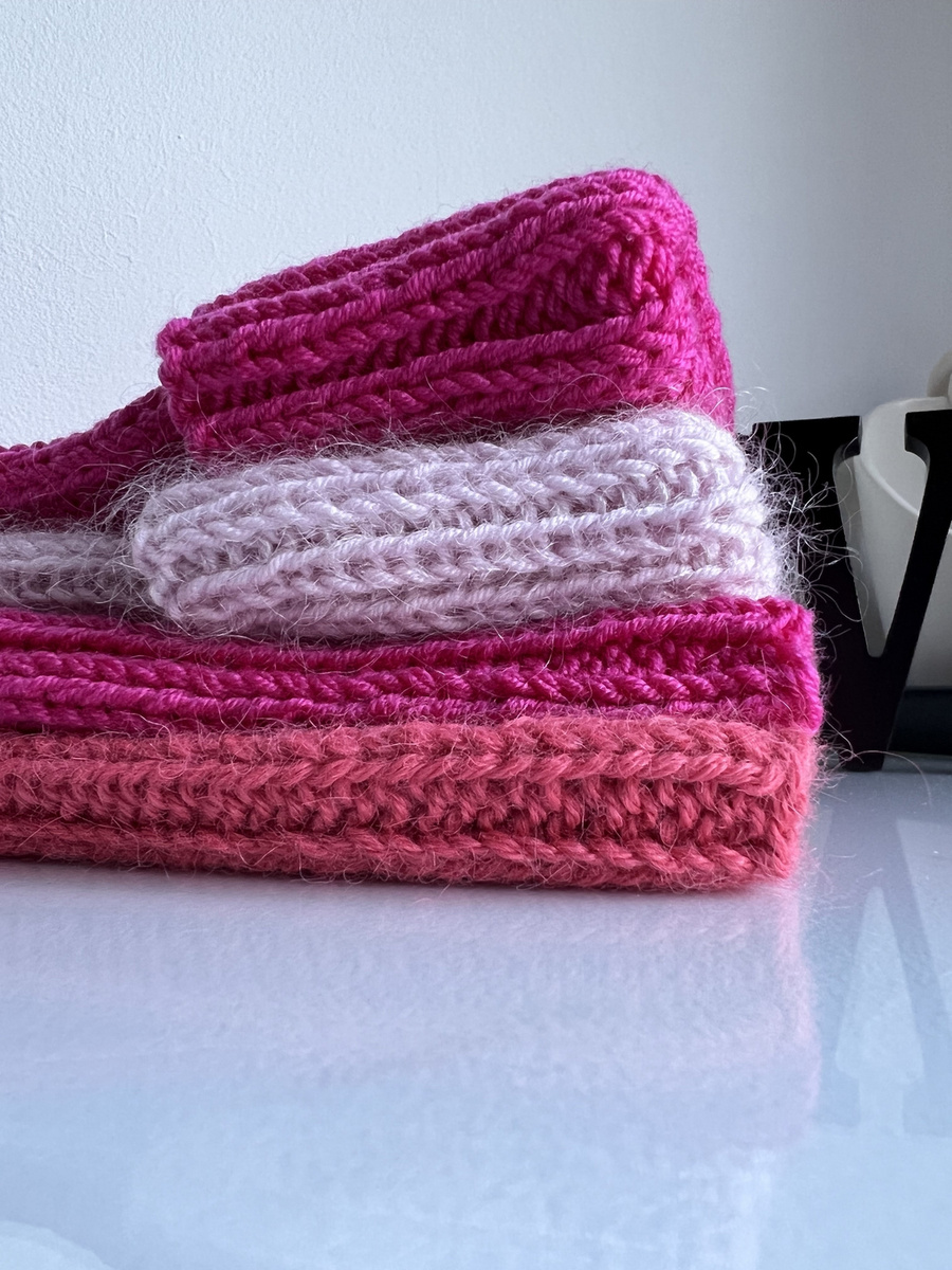 HELLI – czapka z wełny merino baby 08 Fuksja, wywijana beanie, unisex jesień‑zima