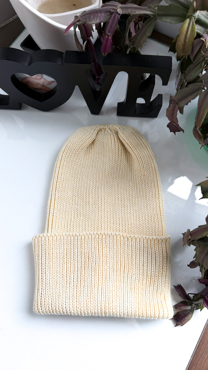 Beanie czapka z wełny merino VARELLA 100% Baby Merino 02 Ecru