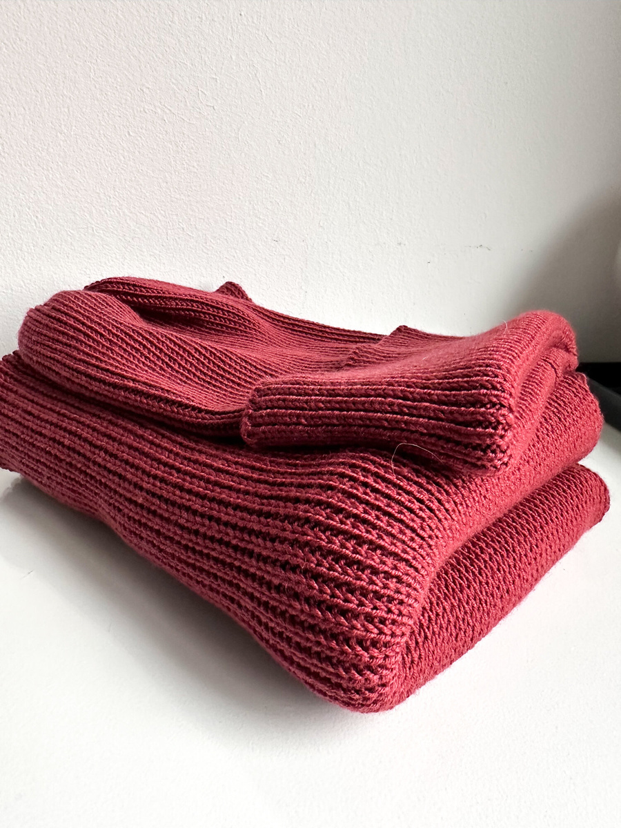 VARELLA Turn-Up Merino Wool Beanie 100% Baby Merino 51 Burgundy