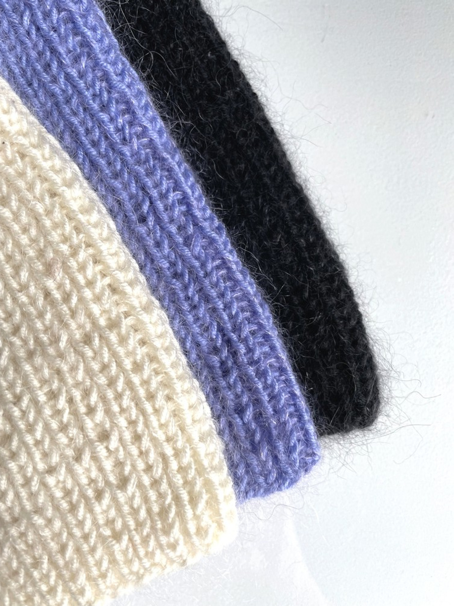 Handgefertigte Damenmütze AUREA 100% Baby Merino plus Mohair und Seide 02/01 Ecru