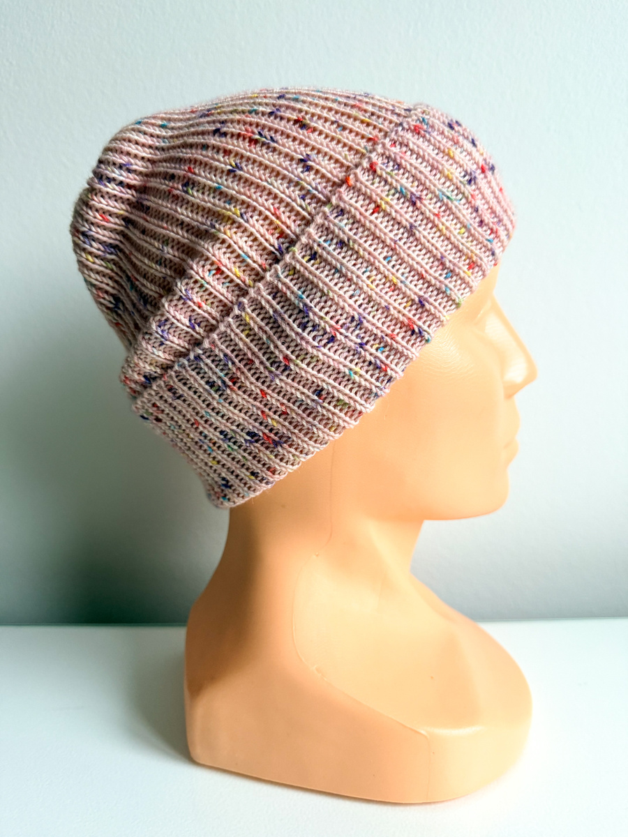VARELLA Beanie-Mütze mit Umschlag 100% Baby-Merinowolle 103 Urodzinowe Confetti