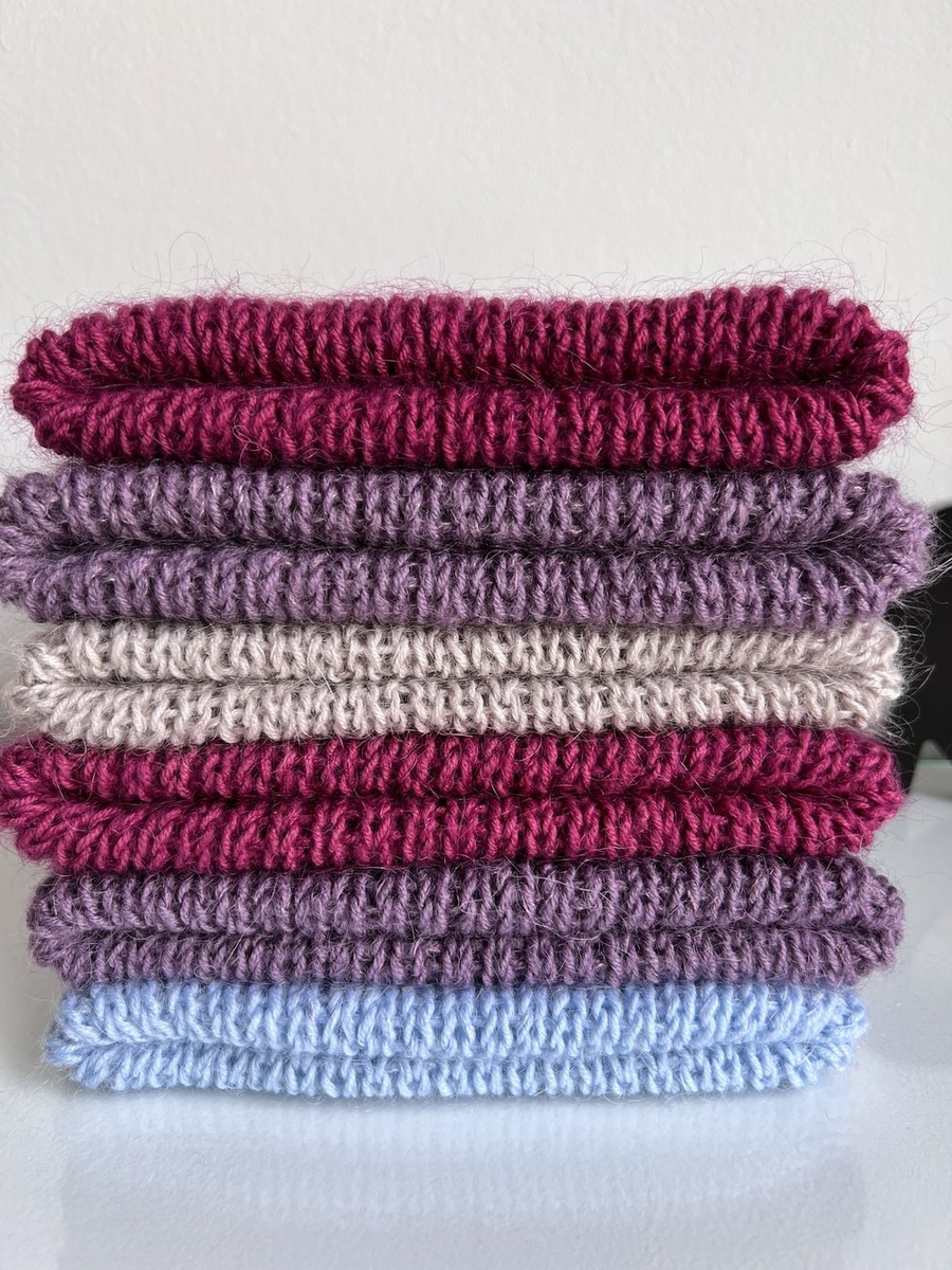 Handgemachte Damenmütze AUREA 100% Baby Merino plus Mohair und Seide 11/07 stahlblau