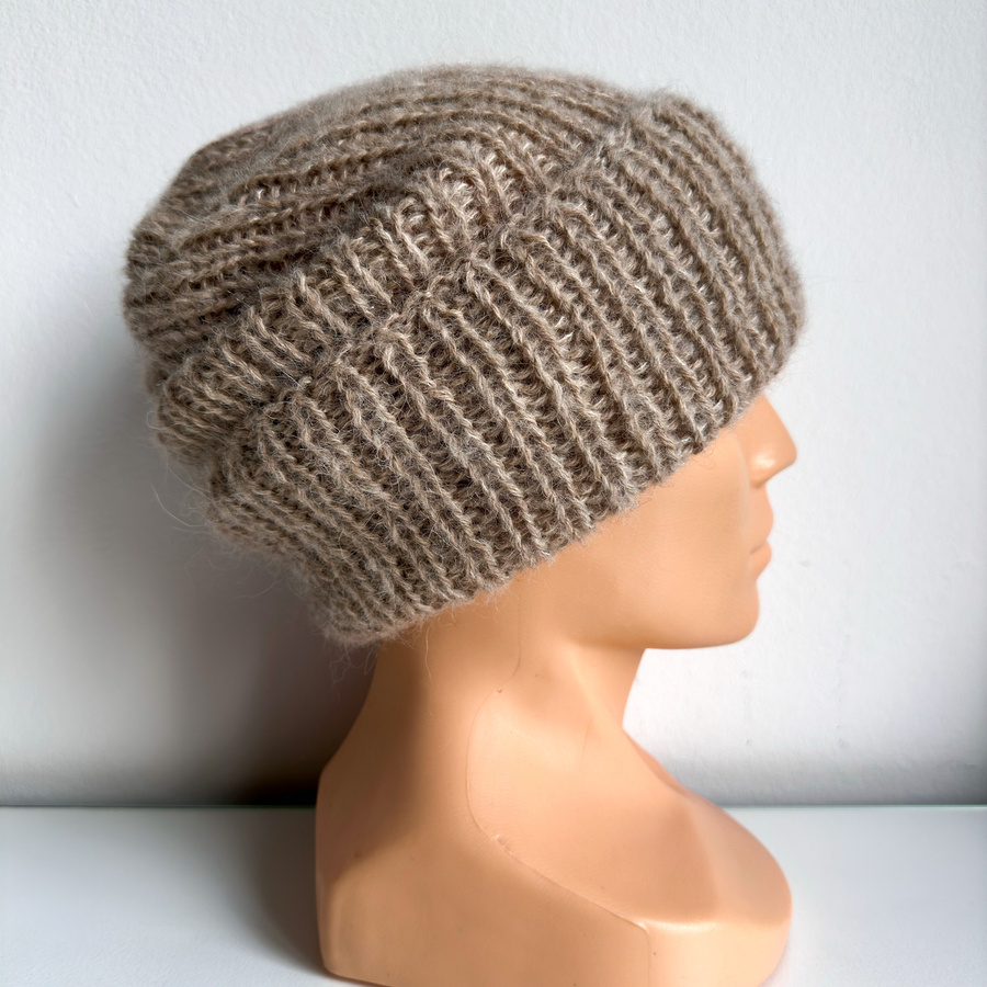 MORGANA – ręcznie robiona czapka damska alpaka + jedwab 2020/04 Jasny Nugat