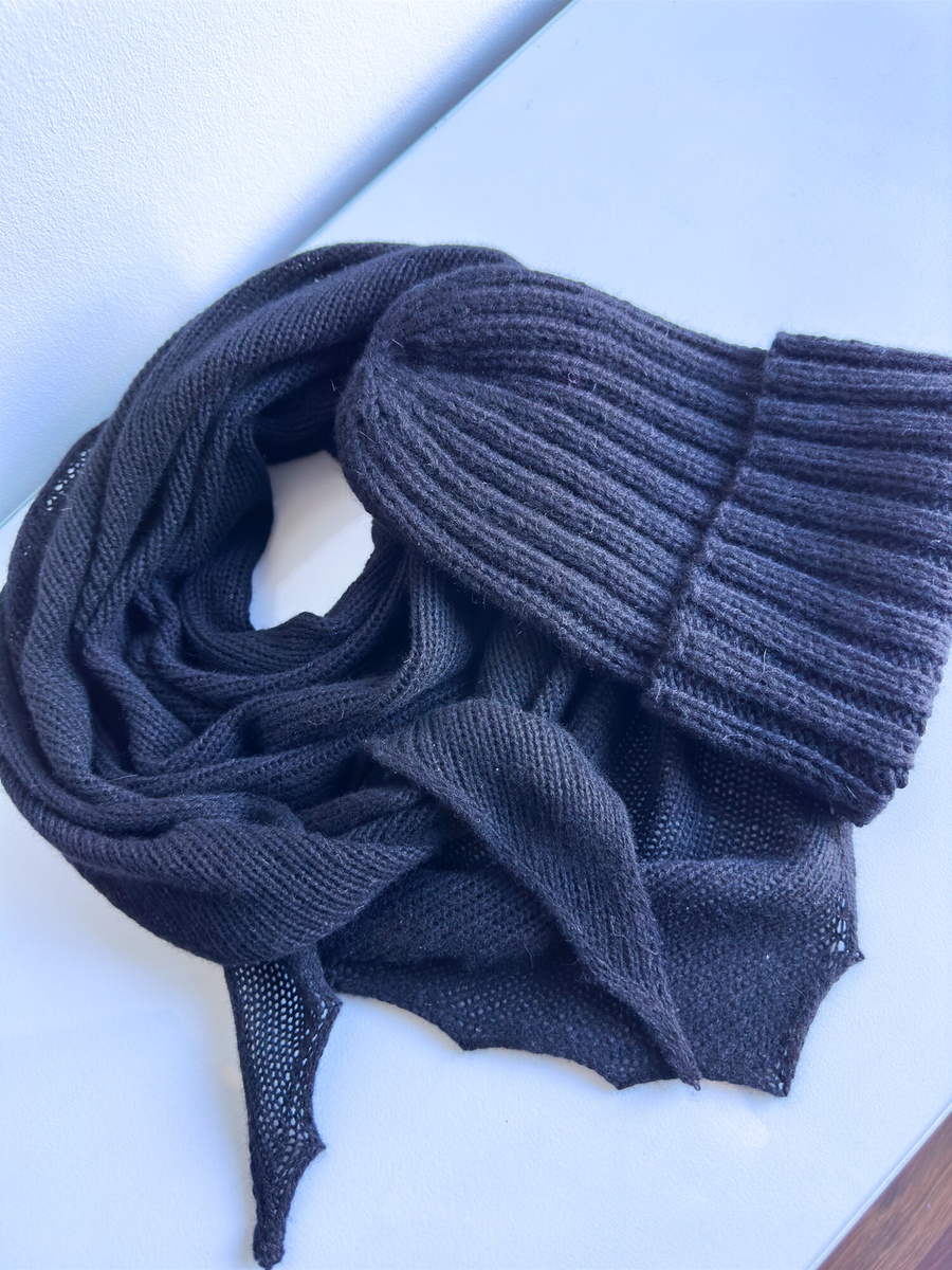 Chusta gładka, symetryczna, 100% Kaszmir MAREN 516 Nero
