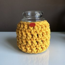 Ręcznie robiony Sweterek na świecę średnią ze sznurka bawełnianego 260 żółty